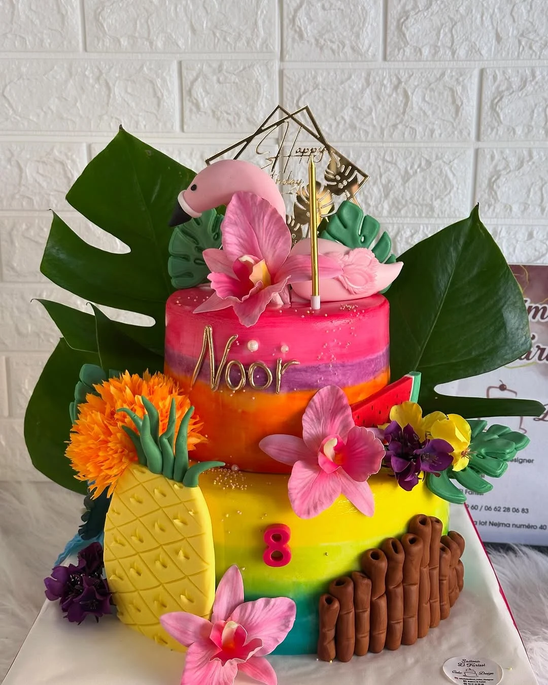 Gâteau tropical coloré